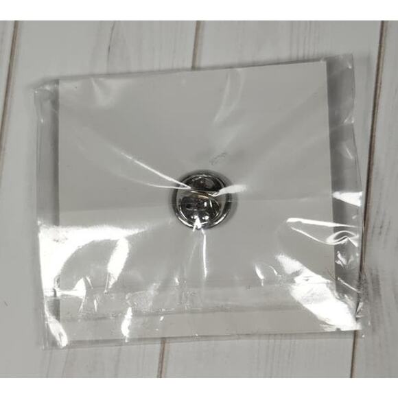 2018 Google Android MWC Limited Edition Pin Deli Clerk Food Prep - Picture 3 of 3